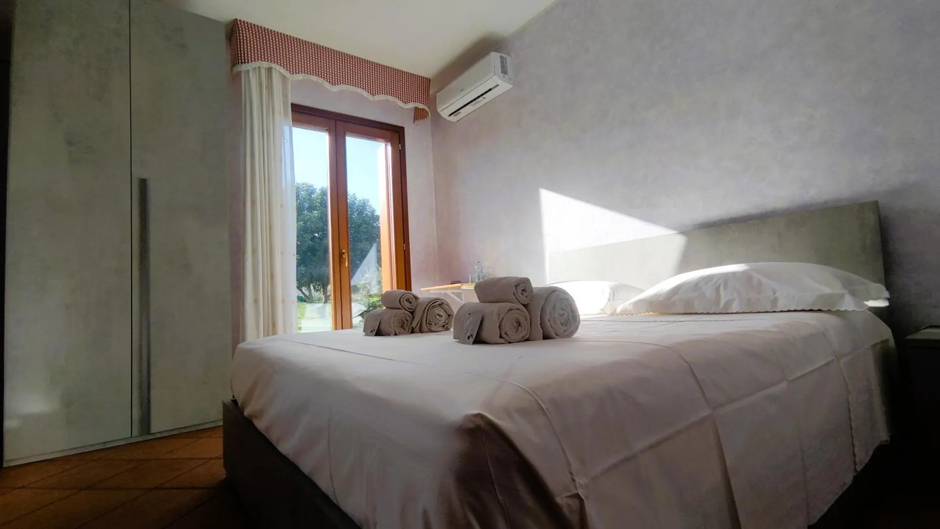 Bed and Breakfast Grotta Delle Fate Ossi 0*,  Italia